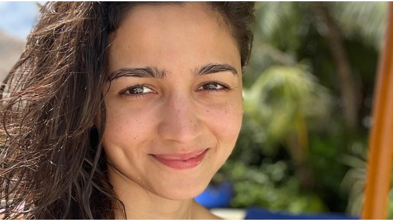 Alia Bhatt drops a gorgeous sun-kissed PIC; Reveals what happens ‘2.3 seconds after’ she is left alone