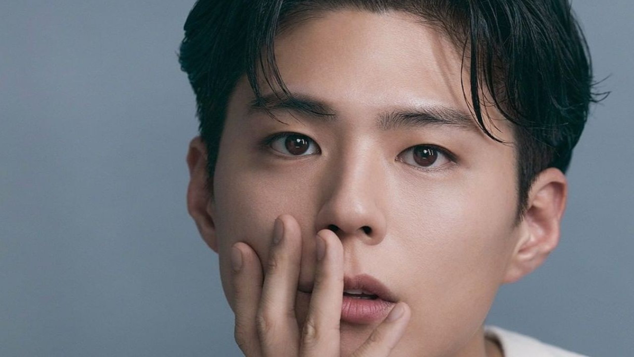 Park Bo Gum hopes fans have a 'Blessed Easter' after meeting them