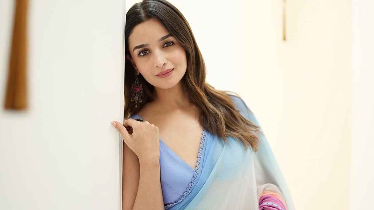 Alia Bhatt channels her inner Rani in incomparable ombré pastel drape by Manish  Malhotra | PINKVILLA