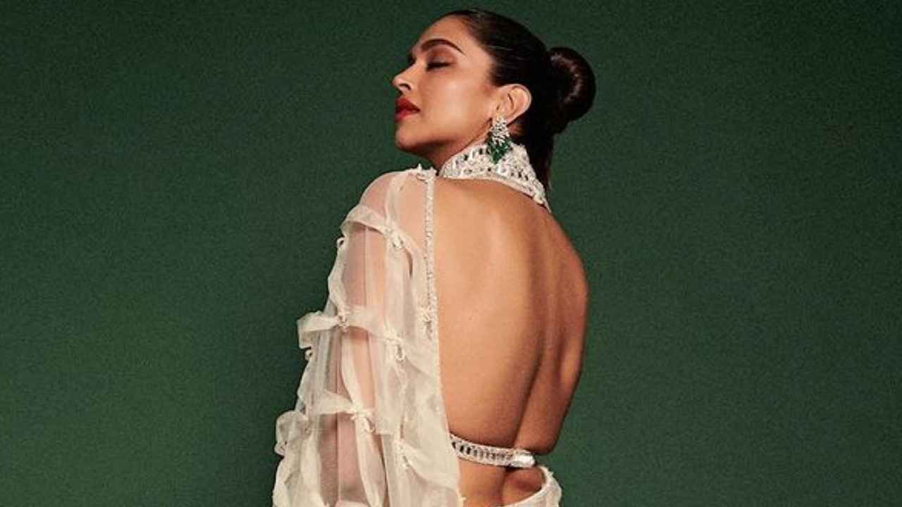 Deepika Padukone wore netted sheer saree with intricate embellishments, backless  blouse and we're obsessed | PINKVILLA