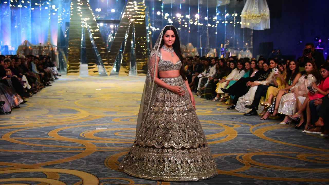 Alia Bhatt embraces timeless elegance as Manish Malhotra's showstopper; A  tale of vintage glamour | PINKVILLA