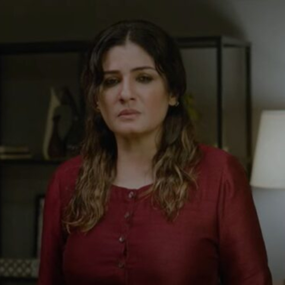 One Friday Night Review: Raveena Tandon, Milind Soman & Vidhi Chitalia's thriller disengages and underwhelms One Friday Night Review: Raveena Tandon, Milind Soman & Vidhi Chitalia's thriller disengages and underwhelms