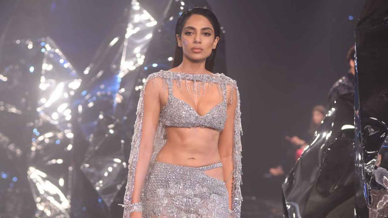 Sobhita Dhulipala owns the ramp in iridescent bralette, risqué skirt co-ord  set by Rohit Gandhi, Rahul Khanna | PINKVILLA