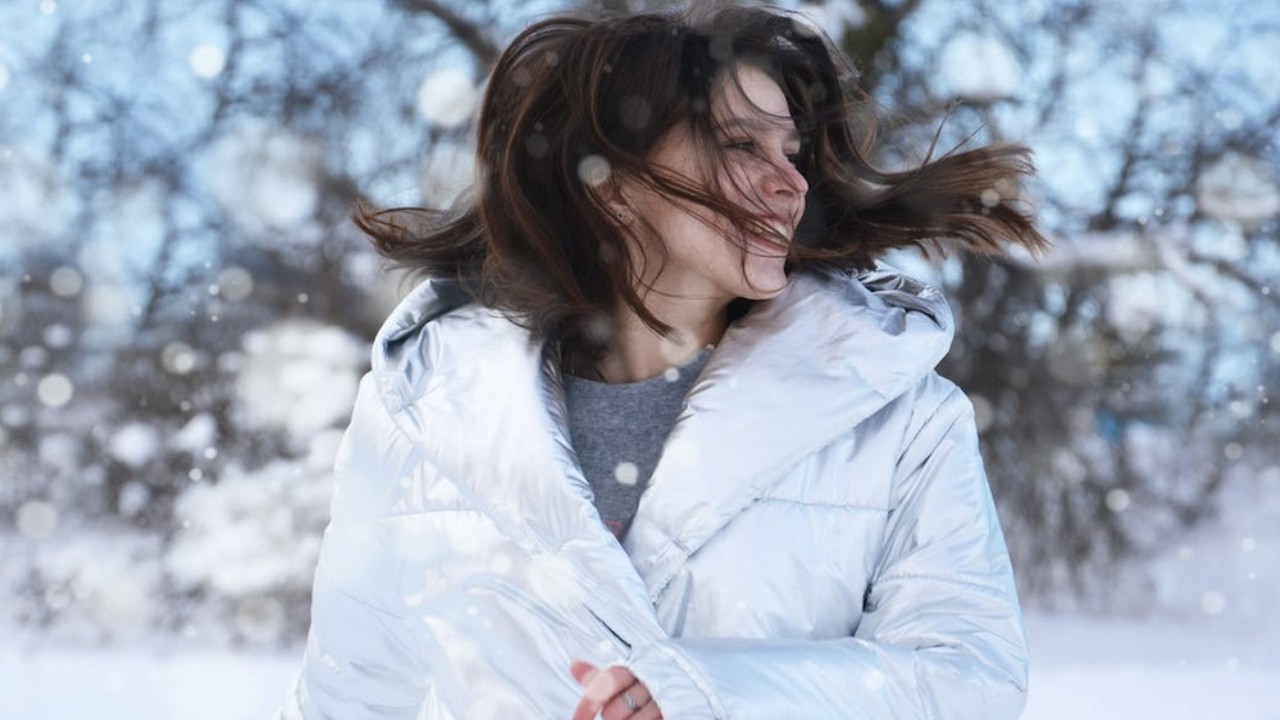 Winter Hair Care Tips to Keep Your Hair Hydrated & Prevent Hair Woes