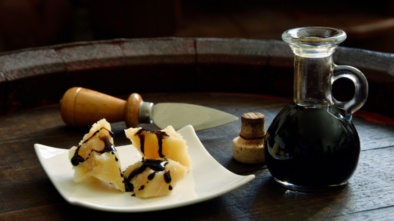 Benefits of Balsamic Vinegar: Guide for a Healthy Ingredient