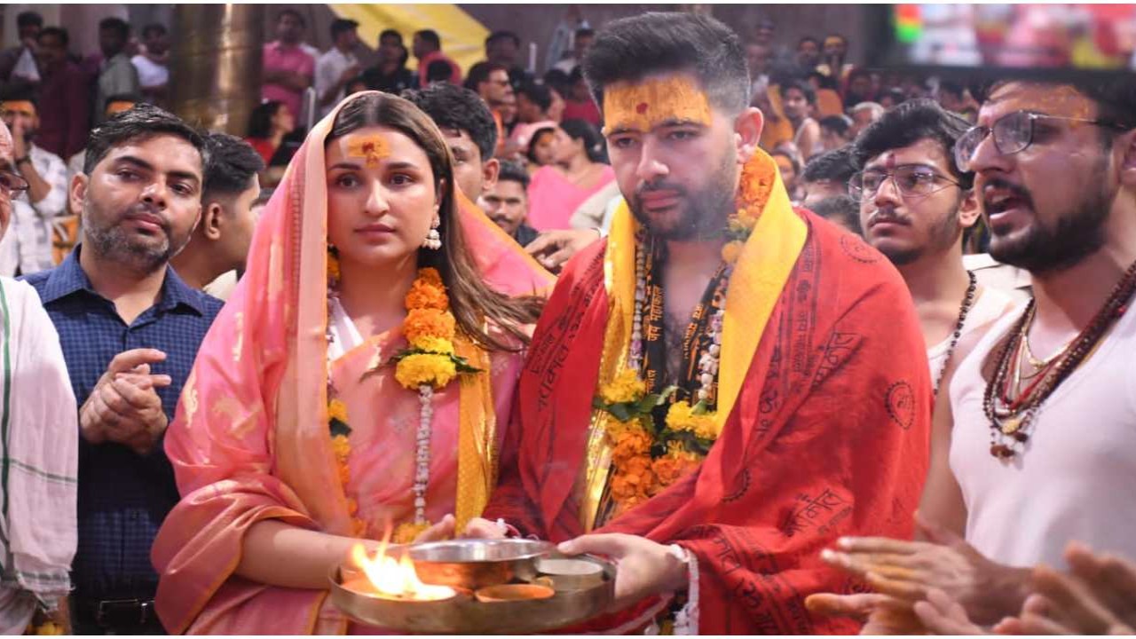 WATCH: Parineeti Chopra, Raghav Chadha seek blessings at Ujjain's Mahakaleshwar temple ahead of their wedding | PINKVILLA