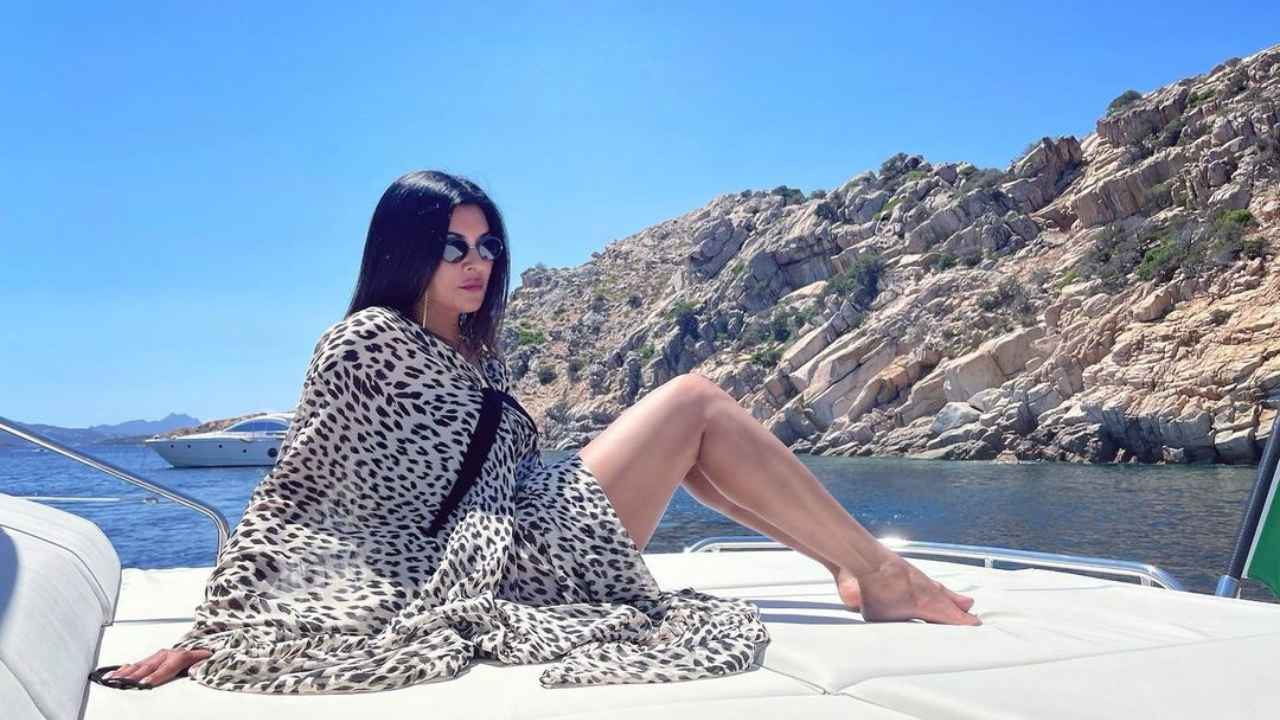 Sushmita Sen's elegant beachwear collection - A style guide for your  vacation | PINKVILLA