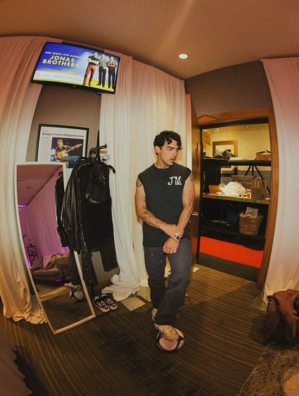 Joe Jonas (Instagram)