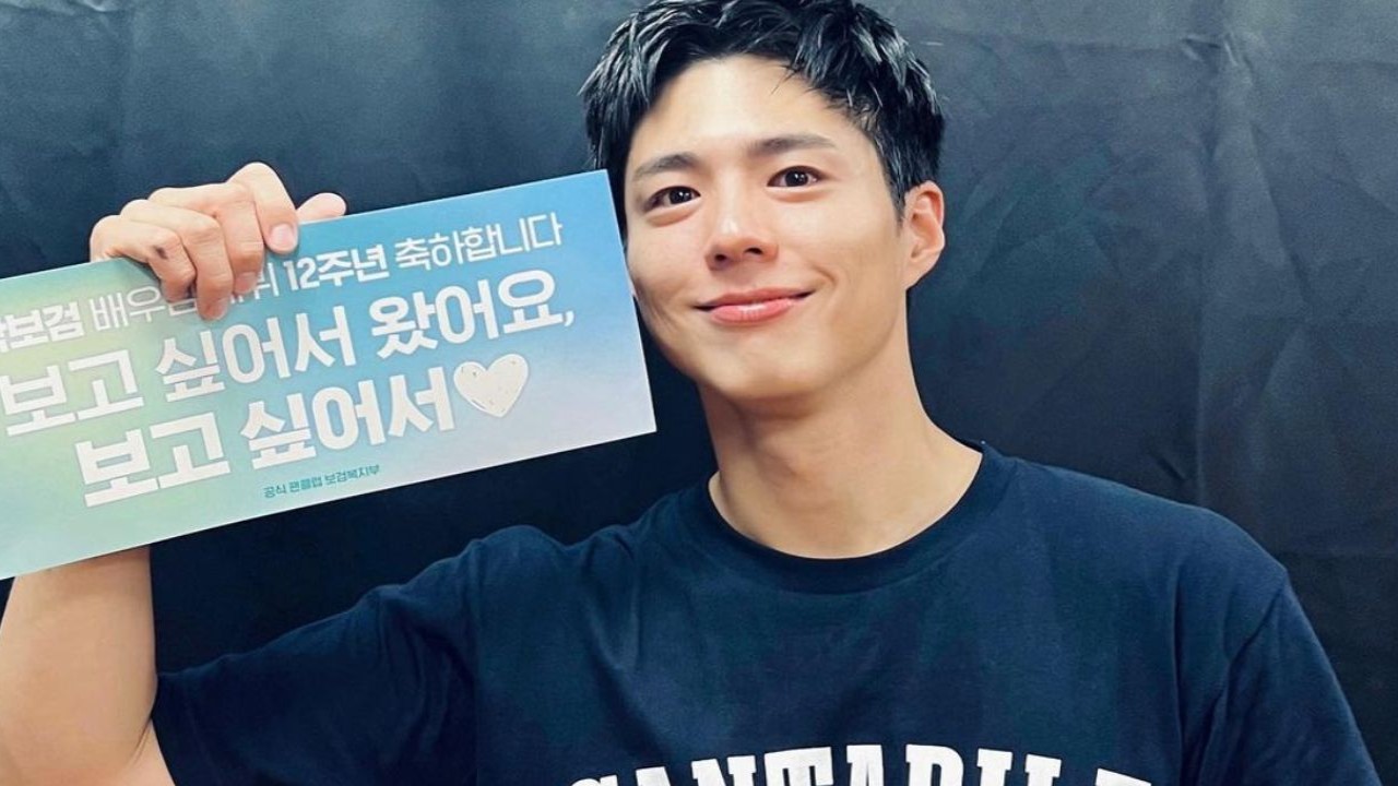 Park Bo Gum gets emotional at fan meeting; BIGBANG's Taeyang and Zion.T  join actor on stage as special guests