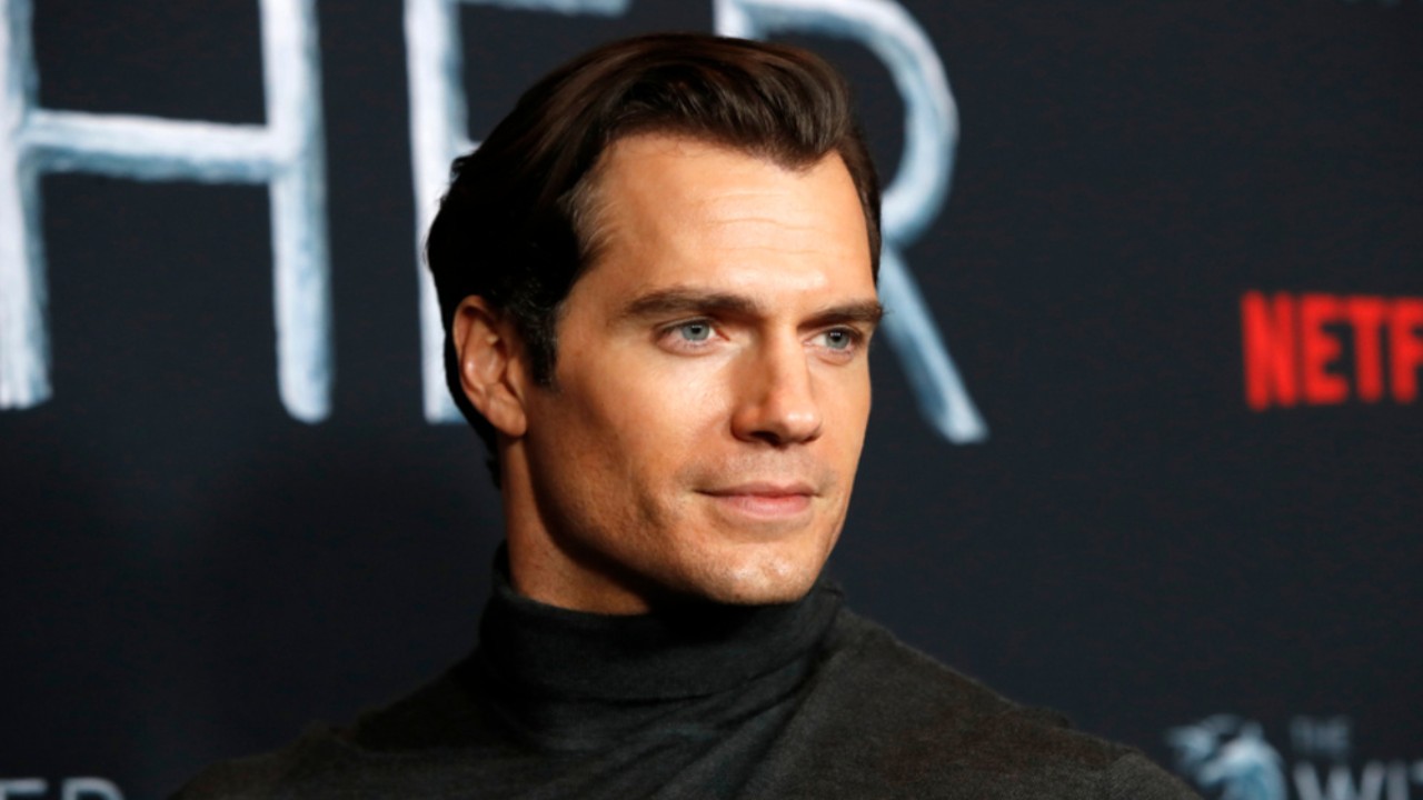 Henry Cavill on His Superman Workouts and Sculpting a Heroic Physique -  Men's Journal