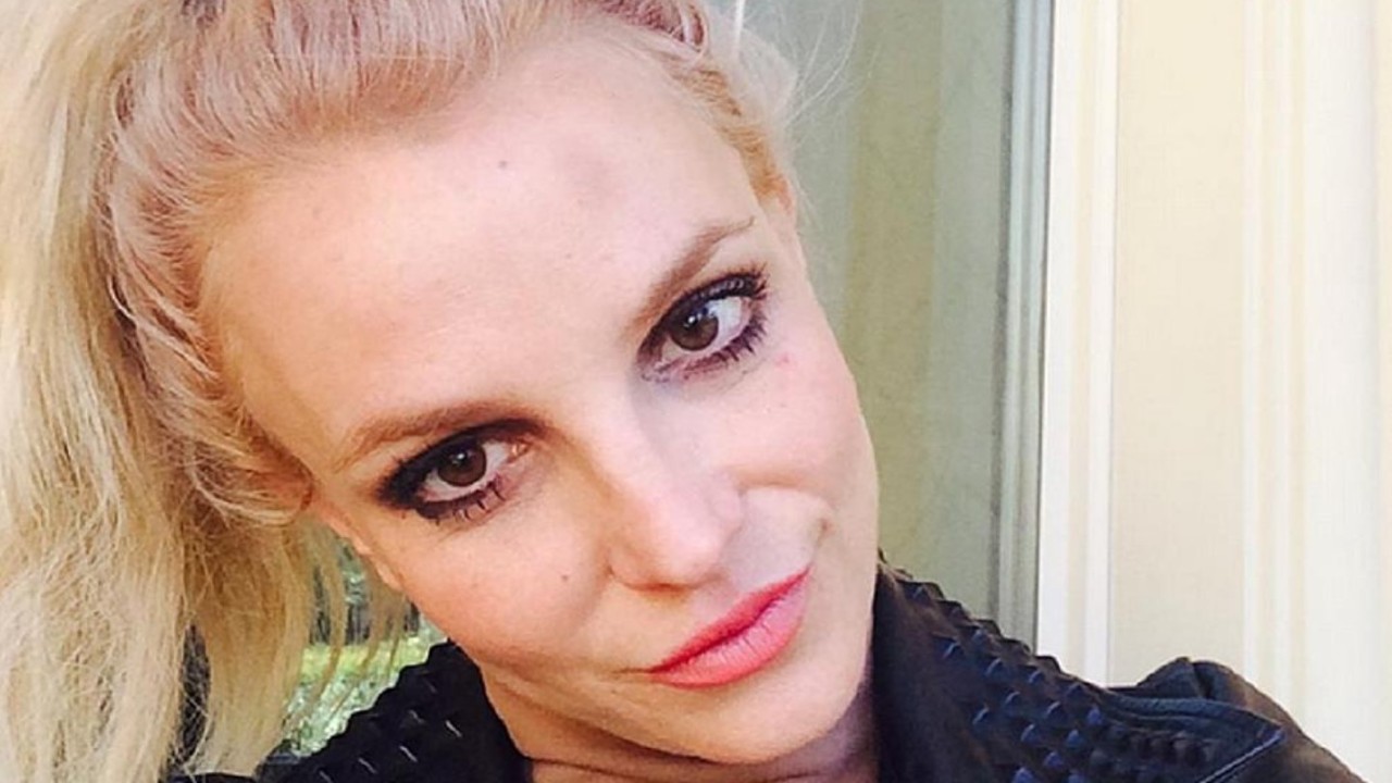 Britney Spears oozes oomph as she pole-dances in skimpy bikini; SEE video