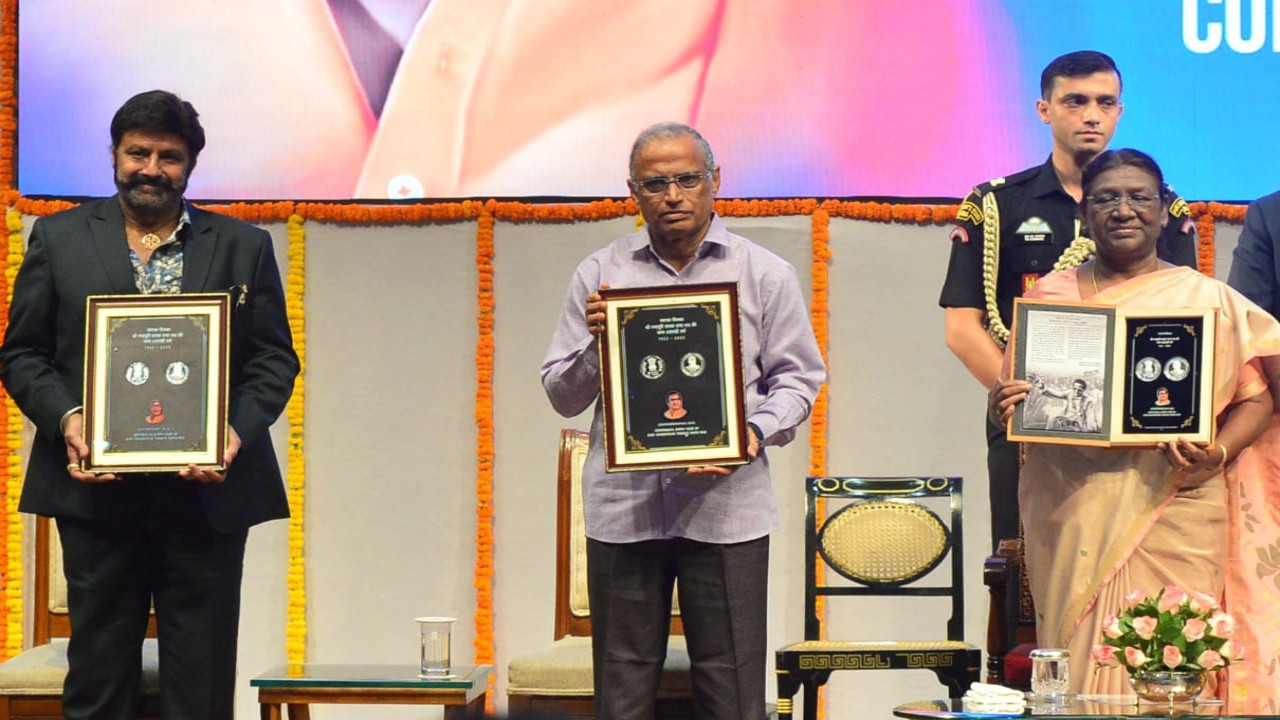 Rs 100 coin of Nandamuri Taraka Rama Rao: President Droupadi Murmu, Balakrishna launch it at an event in Delhi (PC: President Droupadi Murmu Rs 100 coin of Nandamuri Taraka Rama Rao