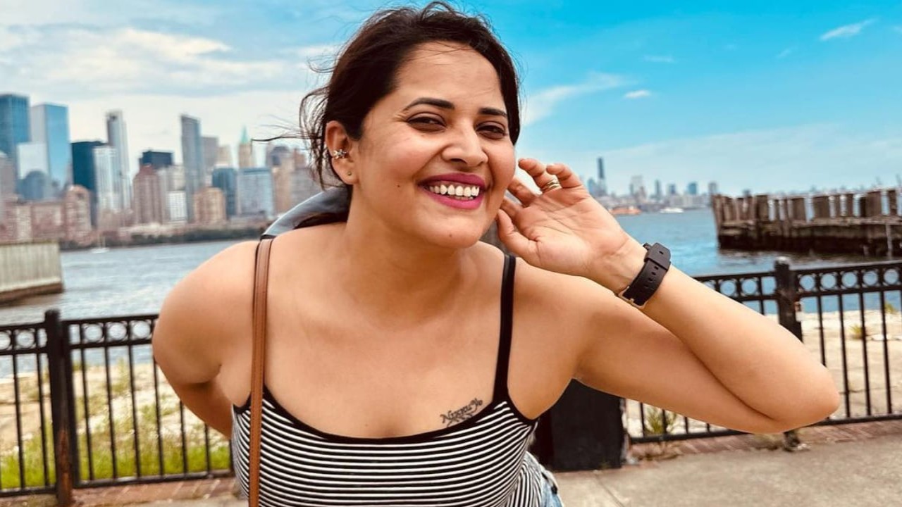 Anasuya Bharadwaj makes a SHOCKING clarification after her crying video goes viral; posts message for haters