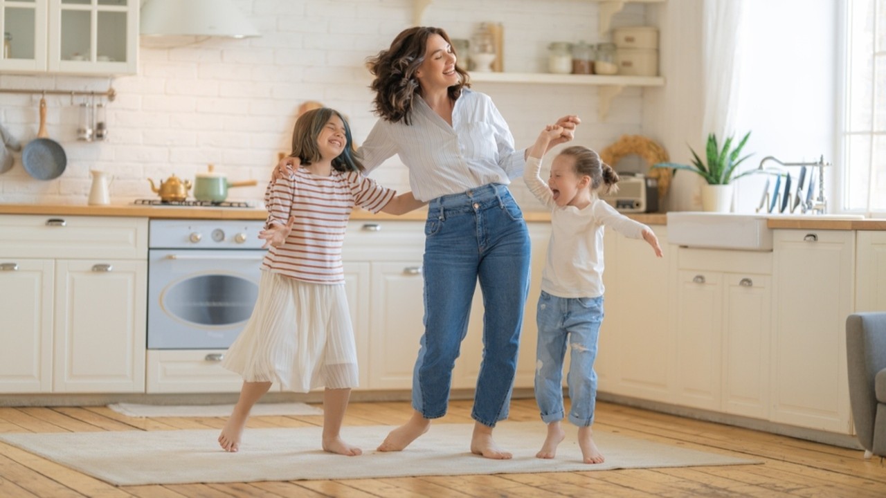 Cancer to Pisces: 4 Zodiac Signs Who Make Very Encouraging Stepmothers