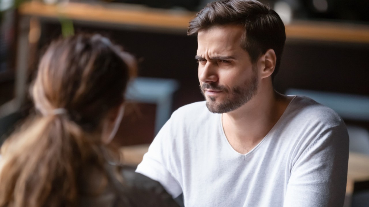 How to Tell If Someone Is Lying to You: 10 Signs to Watch Out for