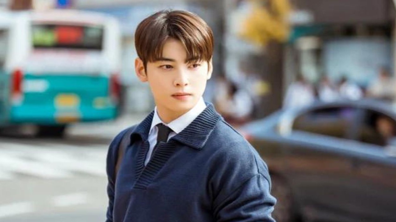 Download Cha Eunwoo Casual Style Wallpaper