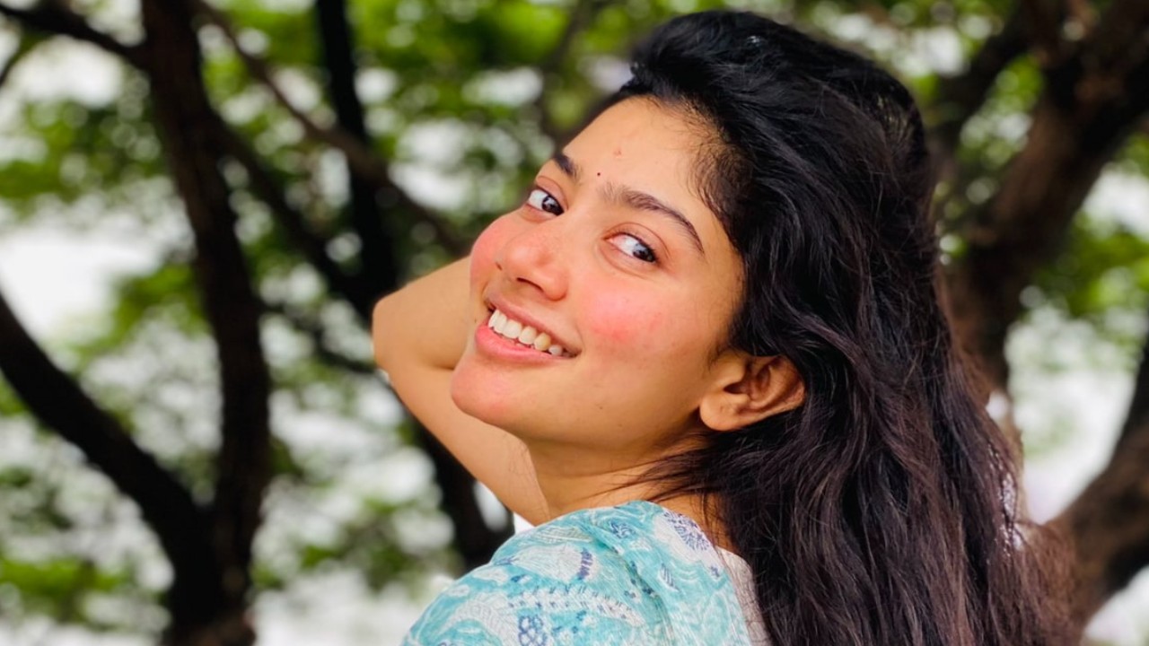 Sai Pallavi is winning over hearts with her ethnic charm in a multi  coloured saree : Bollywood News - Bollywood Hungama