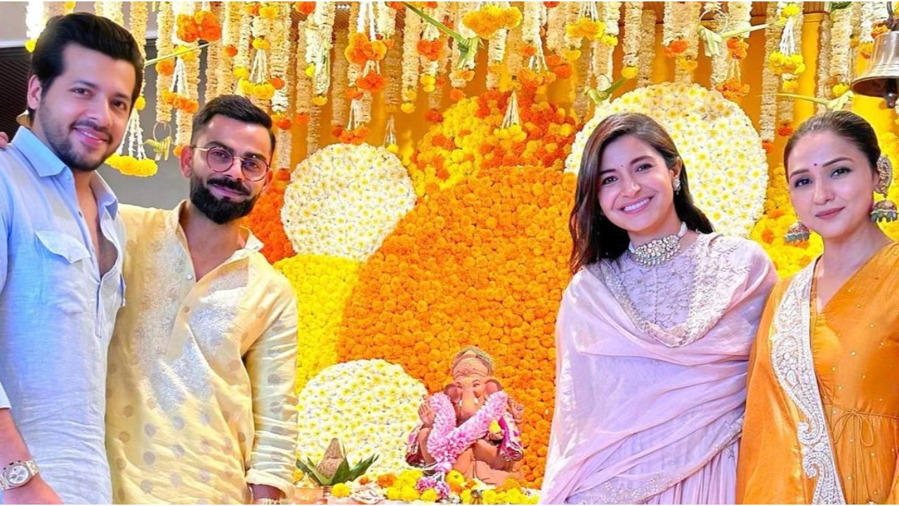 Picture courtesy: Neeti Mohan Instagram Neeti Mohan and Nihaar Pandya visit Anushka Sharma, Virat Kohli's home for Ganpati darshan; see PIC