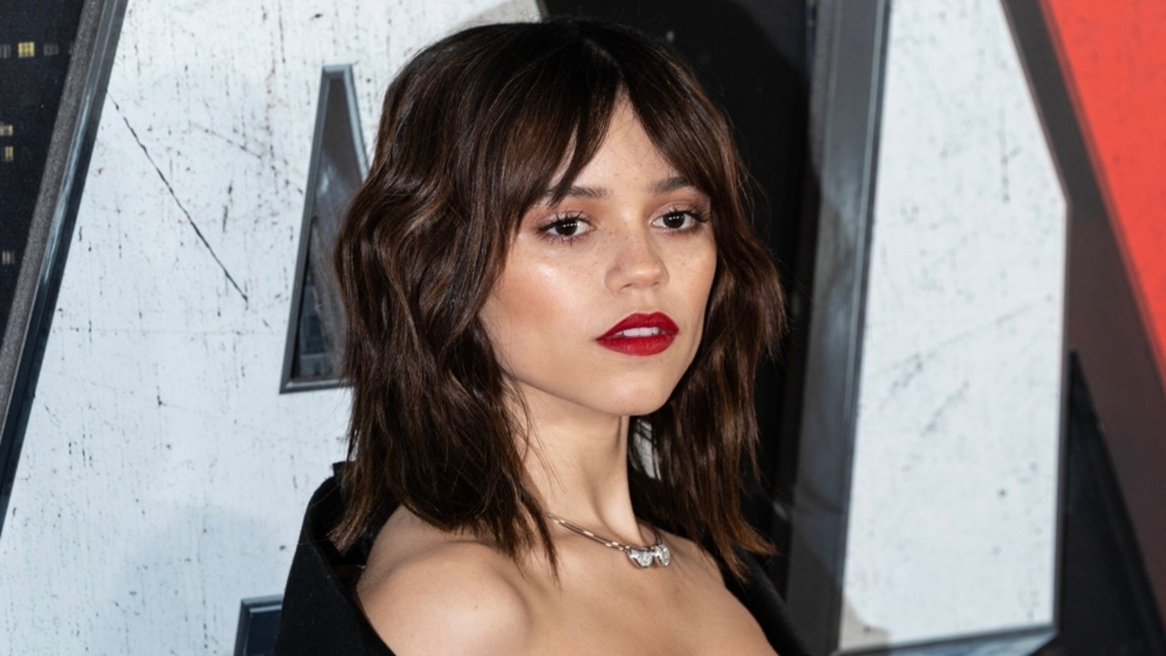 15 Jenna Ortega Hairstyles for a Bold And Edgy Hair Makeover