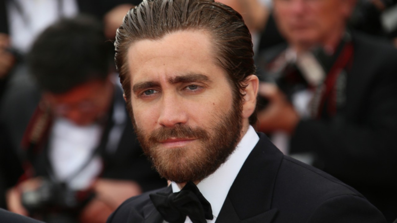 Jake gyllenhaal hairstyles and Haircuts
