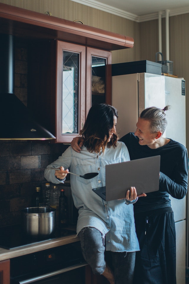 Best Tips on How to Keep a Guy Interested 