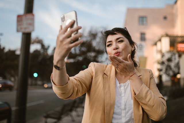 Best Tips on How to Keep a Guy Interested 