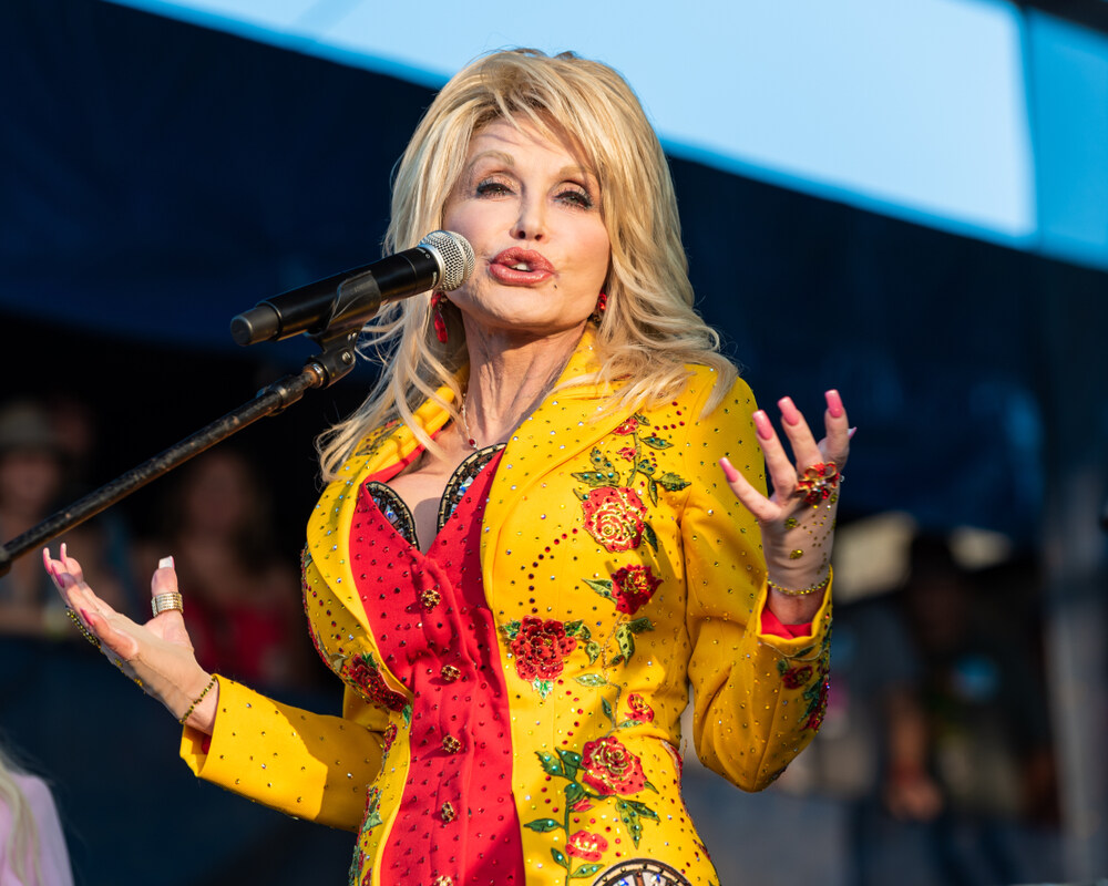 Dolly Parton’s Plastic Surgery 