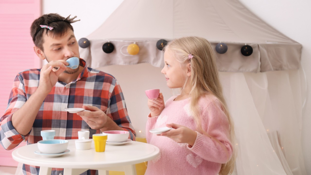 Leo to Cancer: 4 Zodiac Signs Who Make Excellent Girl Dads And Ace Parenting Responsibilities