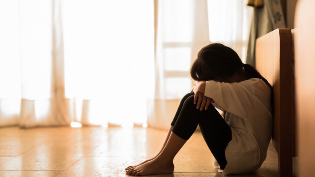 25 Signs of Parental Emotional Abuse: Unmasking the Silent Pain