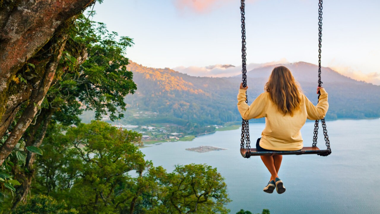 Cancer to Pisces: 4 Zodiac Signs Who Feel a Sense of Calm When They Gaze at Water Bodies