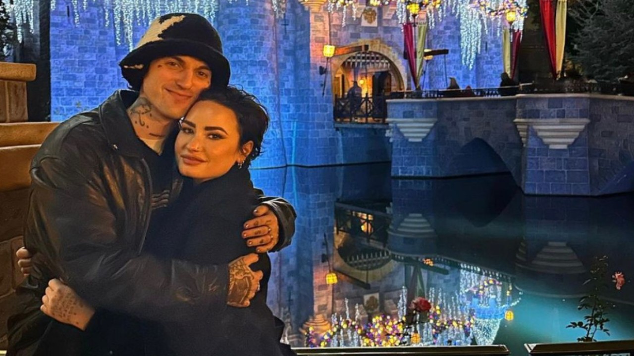 2001584747 demi lovato and jutes