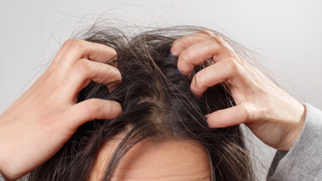 Ways to Deal with Itchy Scalp During Pregnancy - Causes & Cure