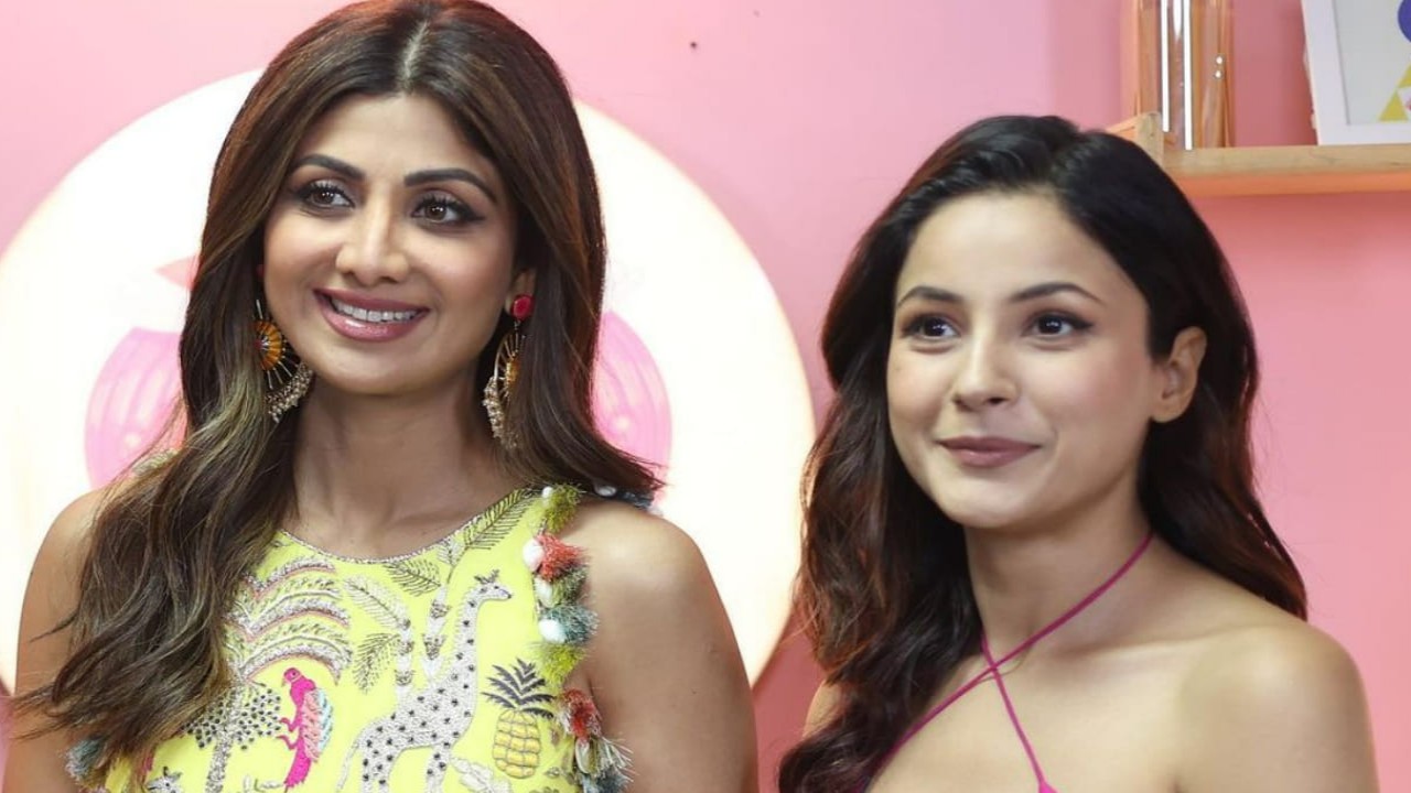 Shilpa Shetty bursts into laughter after Shehnaaz Gill whispers in her ears; can you guess what's cooking? Shilpa Shetty- Shehnaaz Gill