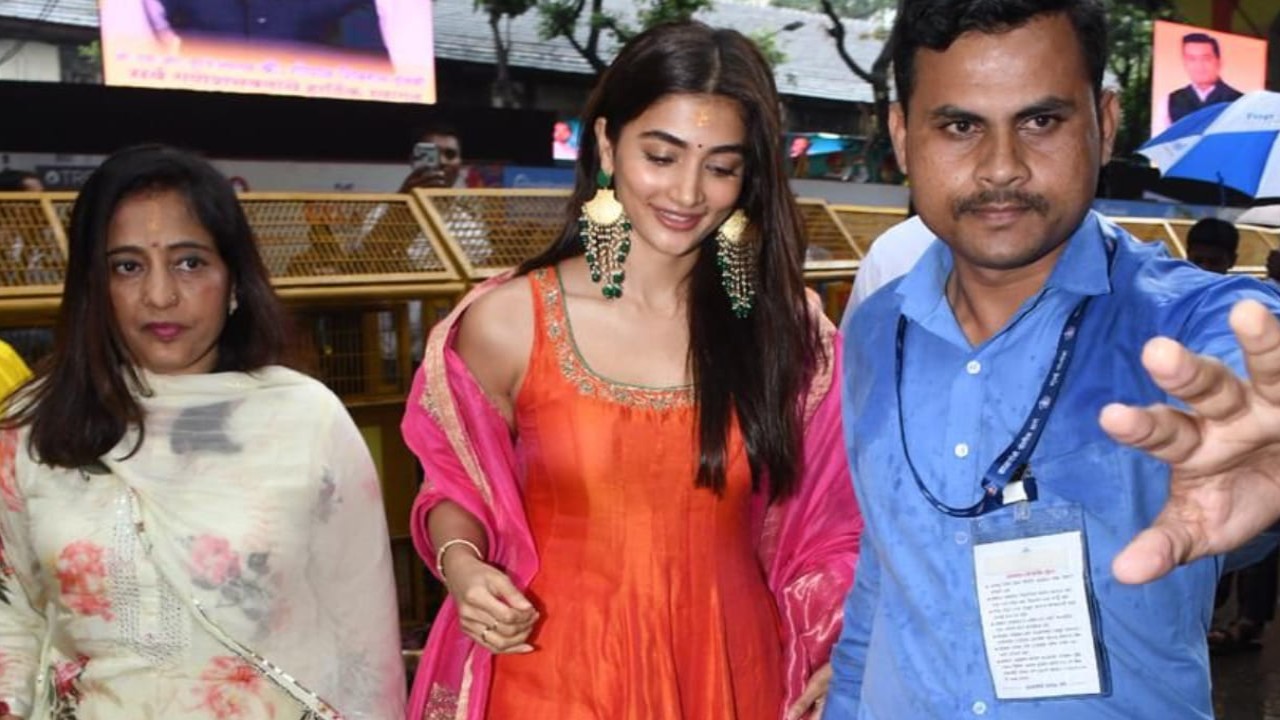 Pooja Hegde looks oh-so-gorgeous in ethnic as she seeks blessings at G.S.B Ganpati in Mumbai