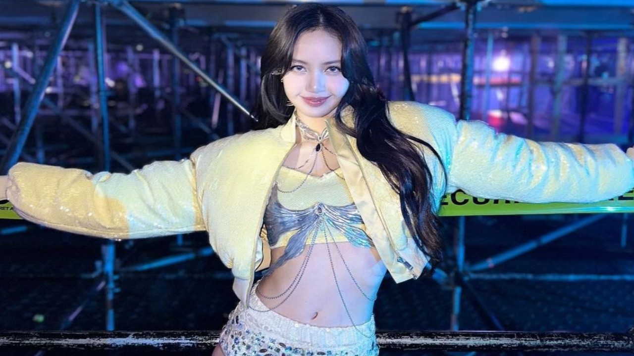 Spanish singer Rosal a shares sneak peek from BLACKPINK Lisa s