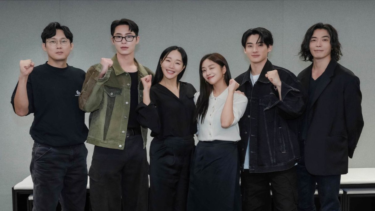 Cast of Hong Rang: courtesy of Netflix Cast of Hong Rang: courtesy of Netflix