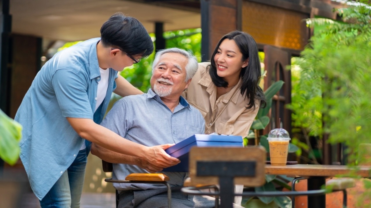Virgo to Libra: 4 Zodiac Signs Who Give Their Parents the Best Presents When They Grow Up