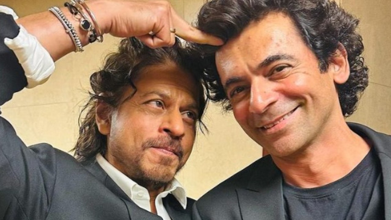 Pic courtesy: Sunil Grover Instagram Sunil Grover and Shah Rukh Khan