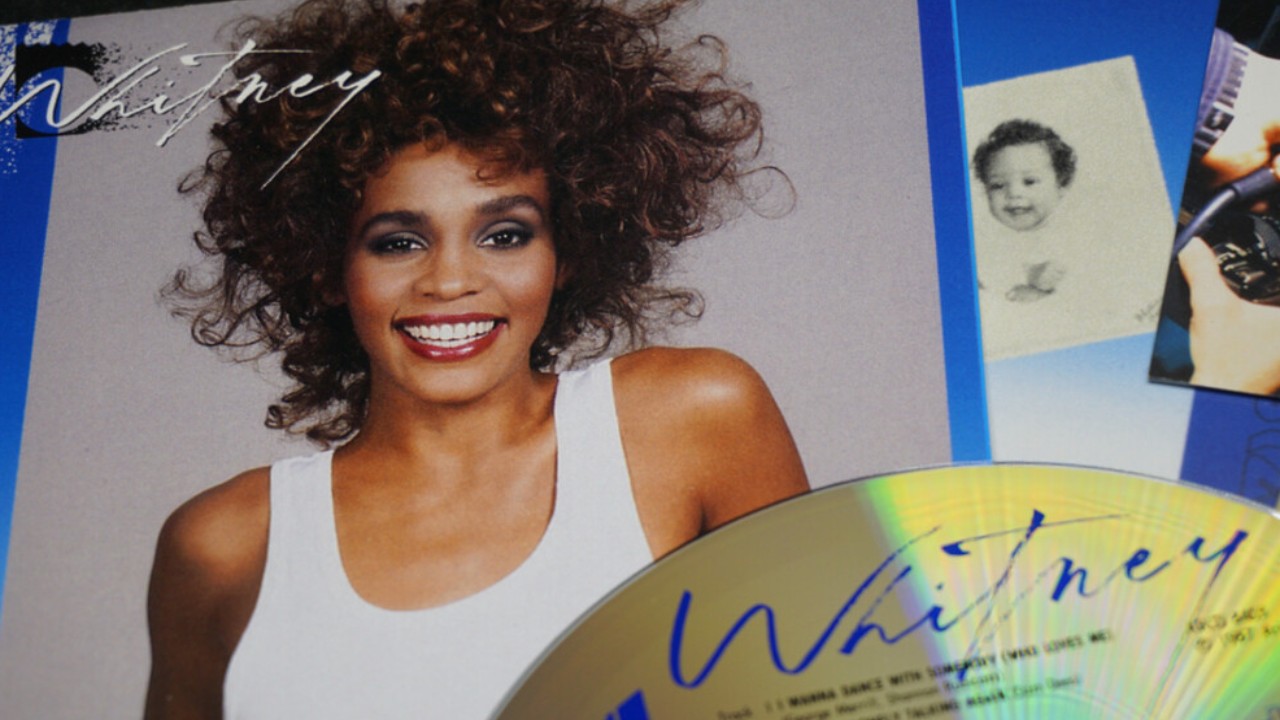 Whitney Houston Hairstyles: Tribute to Her Unparalleled Elegance