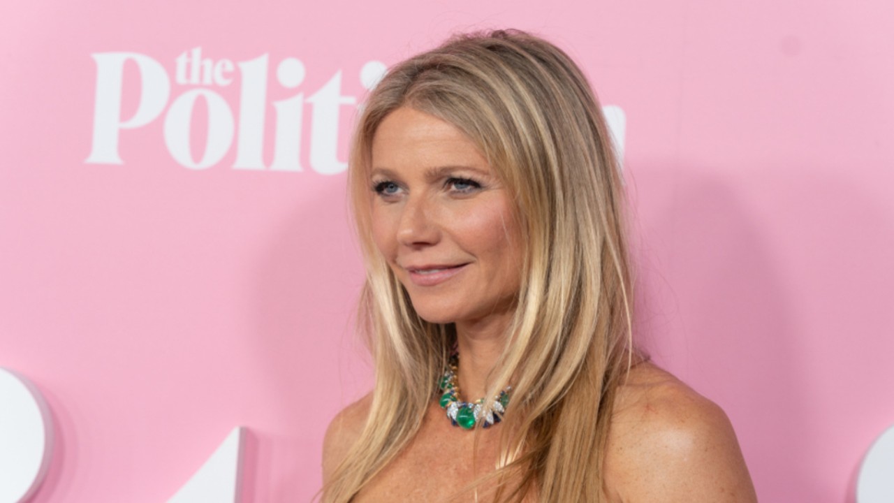  Taking a Look at Gwyneth Paltrow’s Plastic Surgery Experience