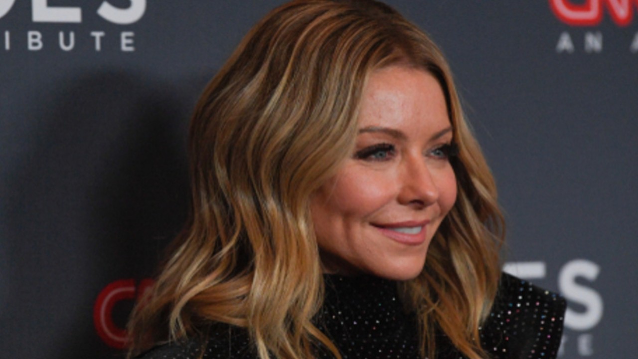 20+ Kelly Ripa Hairstyles: Elevate Your Style with Instant Glam