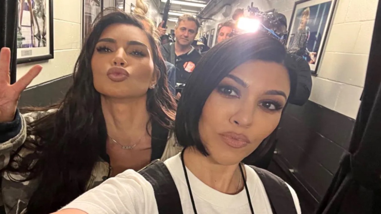 Kim and Kourtney Kardashian (Instagram) Kim and Kourtney Kardashian (Instagram)