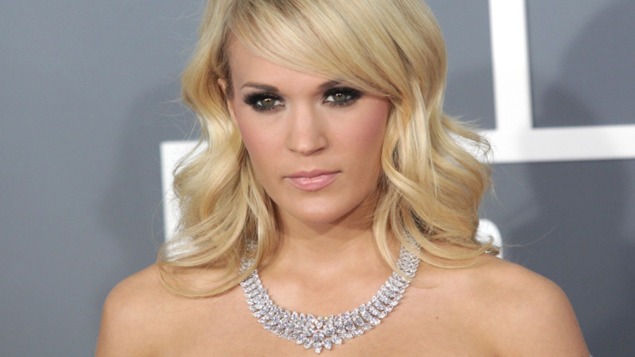 Carrie Underwood’s Plastic Surgery: Here’s What You Need to Know