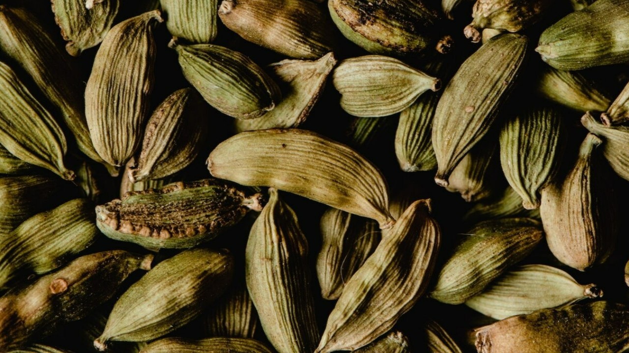 10 Benefits of Cardamom: Beyond Its Aromatic And Culinary Offerings