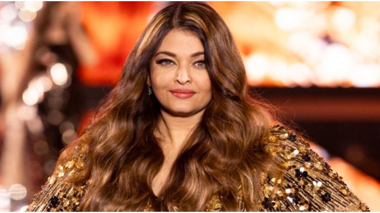 PICS Aishwarya Rai Bachchan steals hearts as she winks and blows