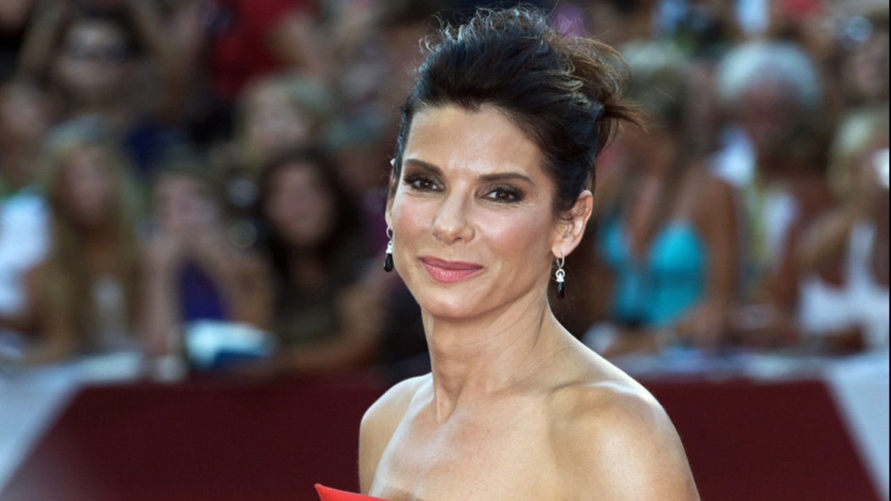 21 Sandra Bullock Hairstyles: A Spotlight to Her Iconic Looks