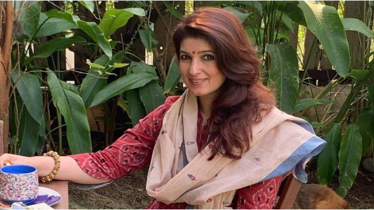 Did you know Twinkle Khanna injured herself while trying to kick Saif Ali Khan during a scene?