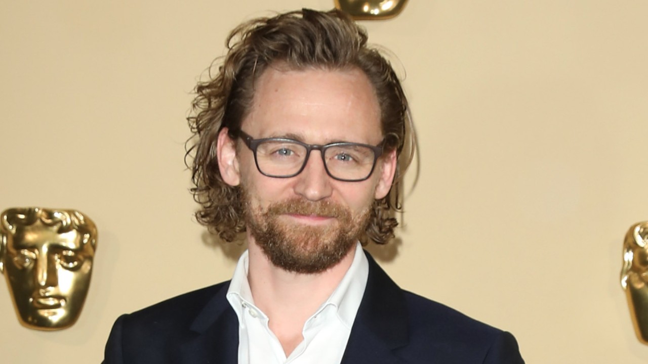 Revisiting the moment when Tom Hiddleston apologized for his ‘inelegant’ Golden Globes speech