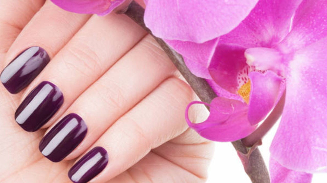 11 Best Burgundy Nail Polishes for Mesmerizing Nails