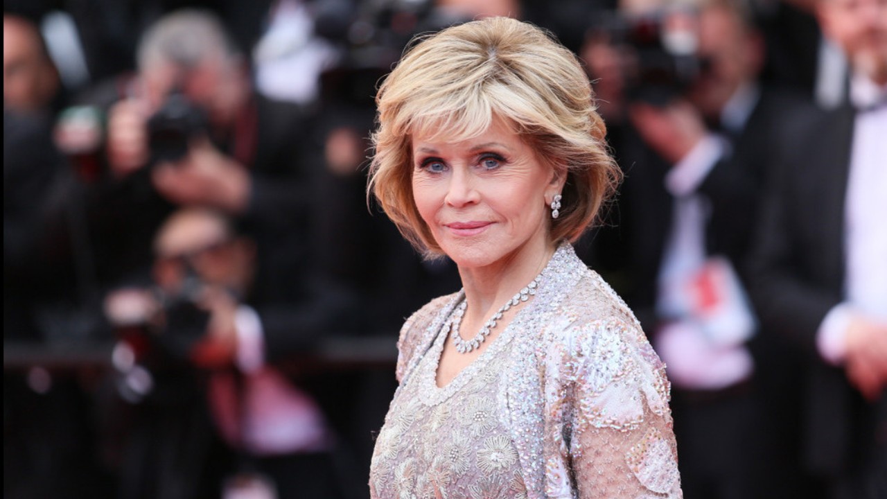  35 Stunning Jane Fonda’s Hairstyles: Transformation Through The Decades 